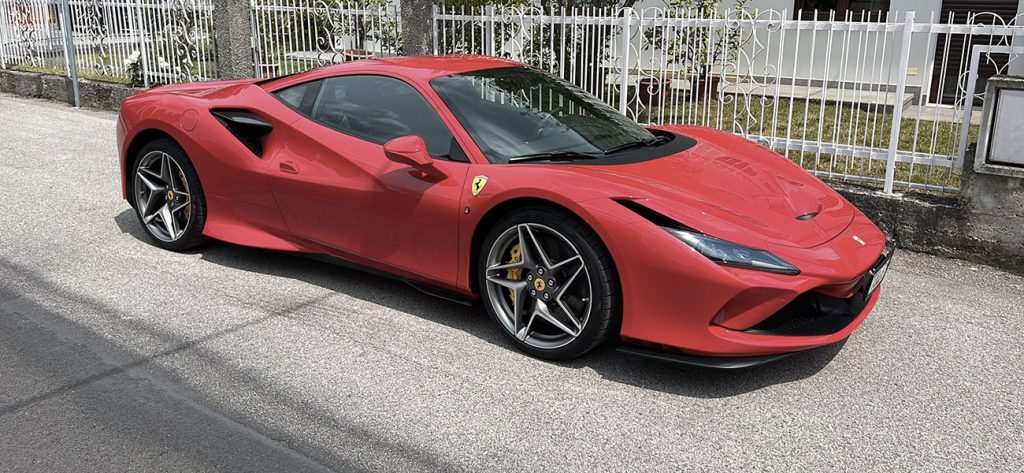 FERRARI F8 TRIBUTO